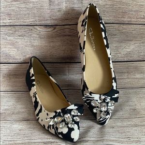 Black and White Flats